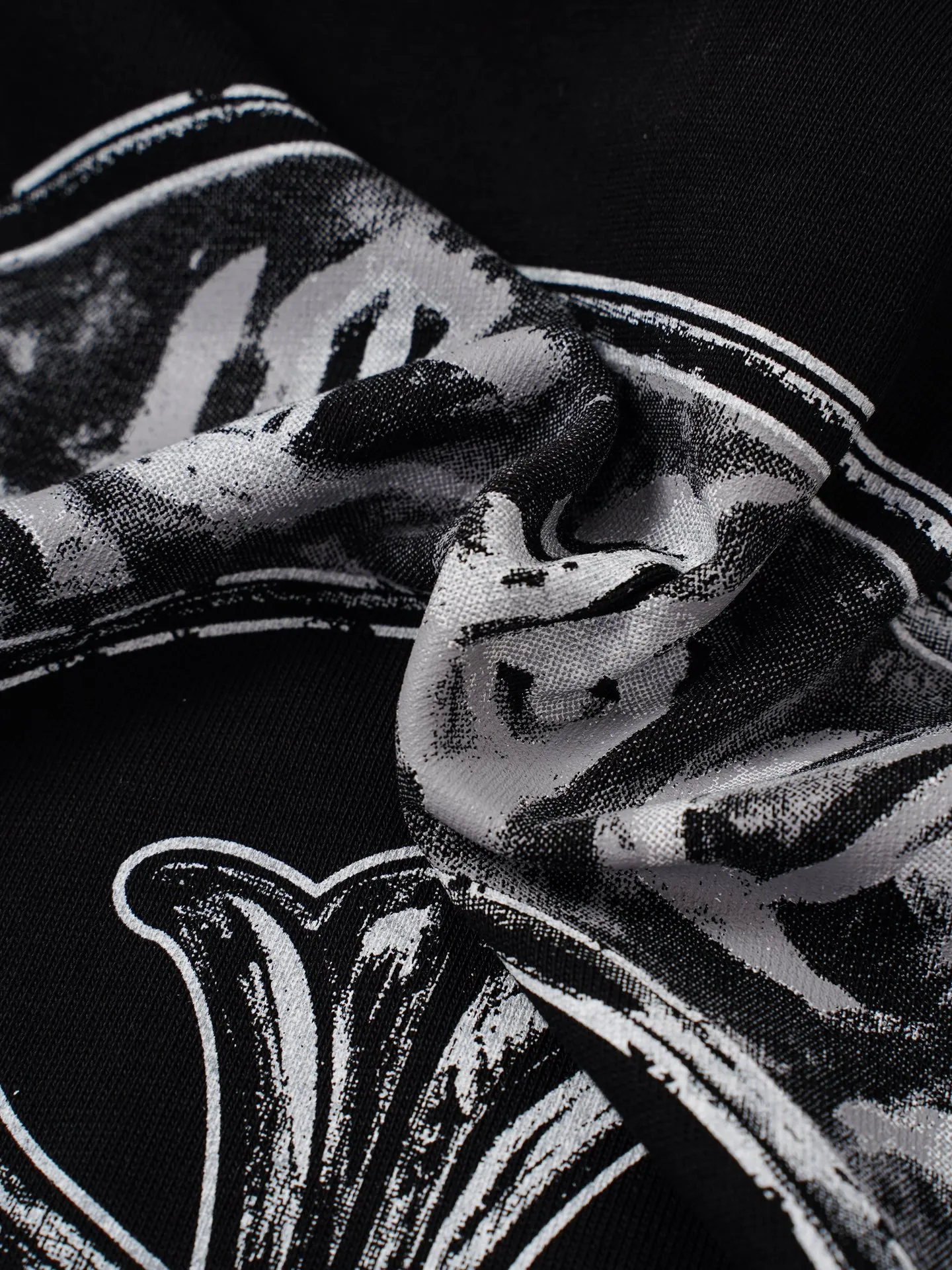 Chtome Hearta/ T g， ， 。 Same Style , 。 ， Series， 。 ! ， ， 。 ， ， ， ， ！ ， ，Breathable ， ， ， ， ！ ：Black、White Size：S-XL